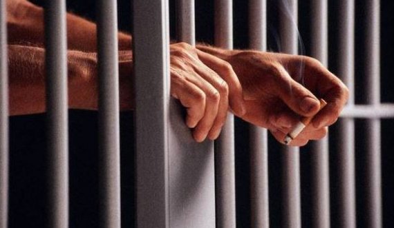  Gjykata e Gjilanit dënon grabitësit me 4 vite e 6 muaj burgim dhe 2.000 euro gjobë 