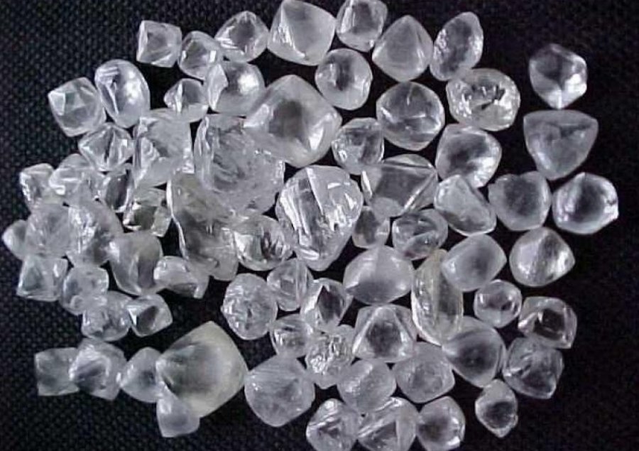  60-vjeçarja arrin të vjedhë diamantet me vlerë 4,8 milionë, i zëvendëson me gurë të zakonshëm 