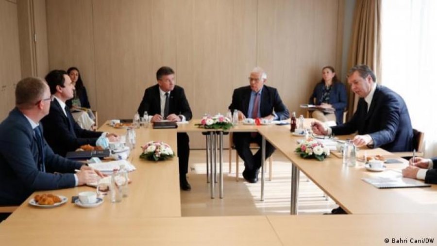 Këta sedërmëdhenjtë janë harxhuar dhe janë me