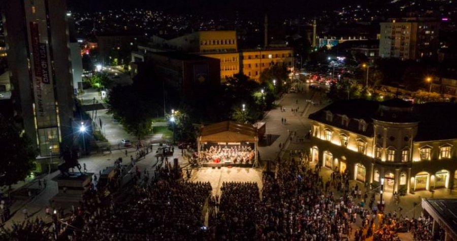 Zyrtare: Këngëtari me famë botërore zbret me 7 gusht në sheshin Skënderbeu në Prishtinë 