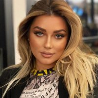 Ronela Hajati “dridh” rrjetin me bikini të zeza
