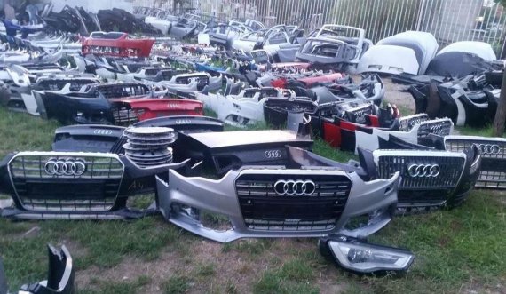Ndodh edhe kjo, kosovari e gjen të copëtuar veturën që i ishte vjedhur para më shumë se 2 javësh 