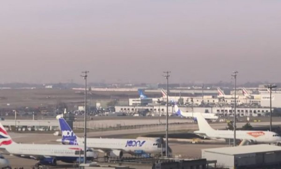 Pak sekonda nga tragjedia, dy avionë rrezikuan përplasjen në aeroportin e Parisit