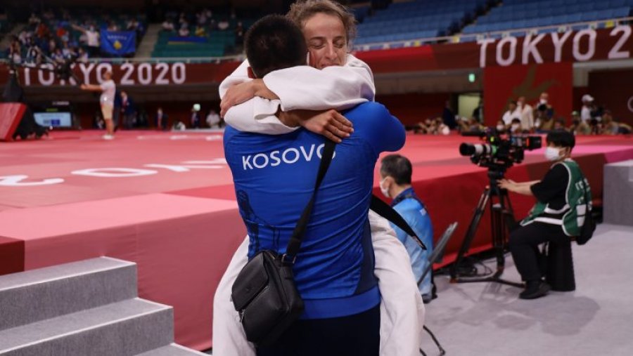 Distria Krasniqi dhe Driton Kuka shpërblehen me shuma të majme nga shteti i Kosovës pas fitimit të medaljes së artë olimpike