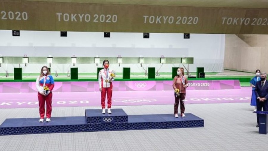 Yang Qian e Kinës fiton medaljen e parë të artë në “Tokio 2020”