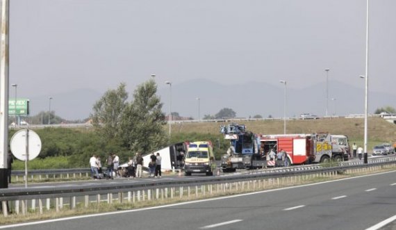 Njëri nga pasagjerët e autobusit që u përmbys: Pashë njerëz të vdekur nëpër livadh