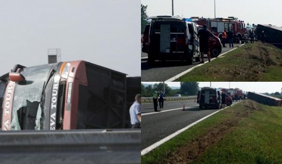 Flasin nga kompania turistike: Autobusi po barte mërgimtarë