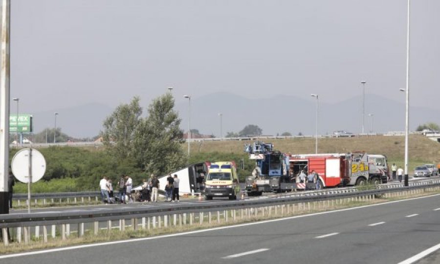 Njëri nga pasagjerët e autobusit që u përmbys: Pashë njerëz të vdekur nëpër livadh