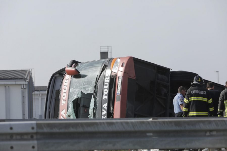 Ambasadori Kasapolli: Kanë qenë diku 13 fëmijë në autobus, asnjë prej tyre s’është listën e të vdekurve