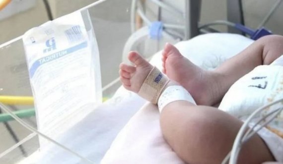 Foshnja ndërron jetë 1 orë pas lindjes, mjekët i dhanë gaz në vend të oksigjenit