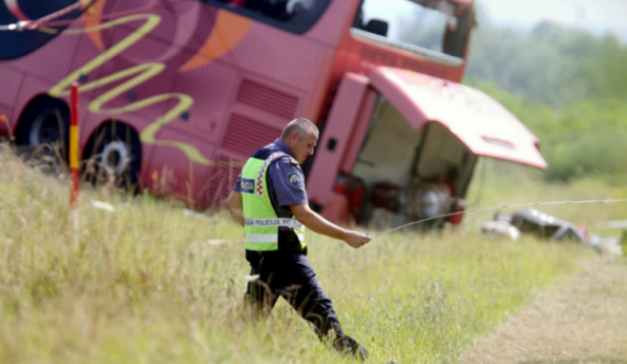  Eksperti kroat pas aksidentit ku vdiqën 10 persona: Gjumi, problemi i madh i shoferëve nga Kosova 