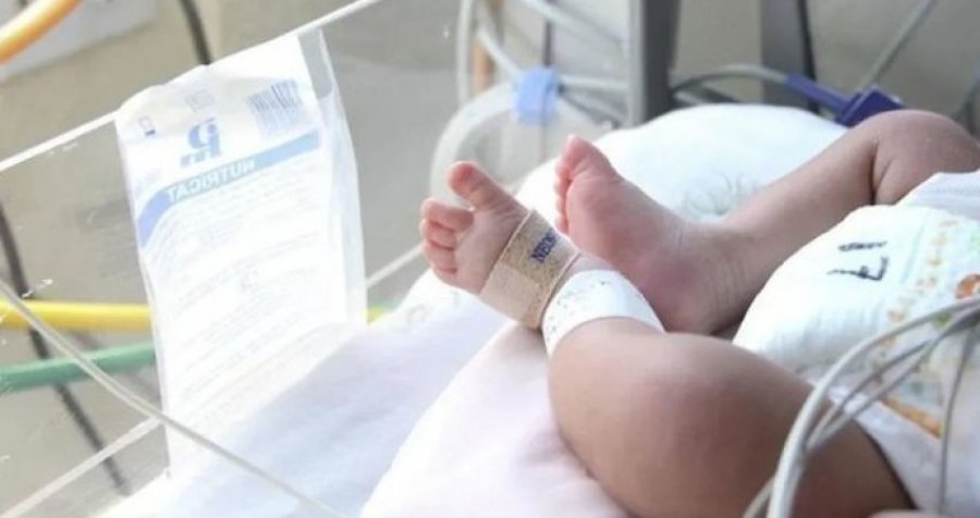 Foshnja ndërron jetë 1 orë pas lindjes, mjekët i dhanë gaz në vend të oksigjenit