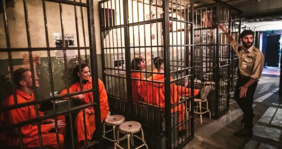 Hapet bari i cili ngjason me një qeli burgu, edhe koktejet janë me tematikën e njëjtë 