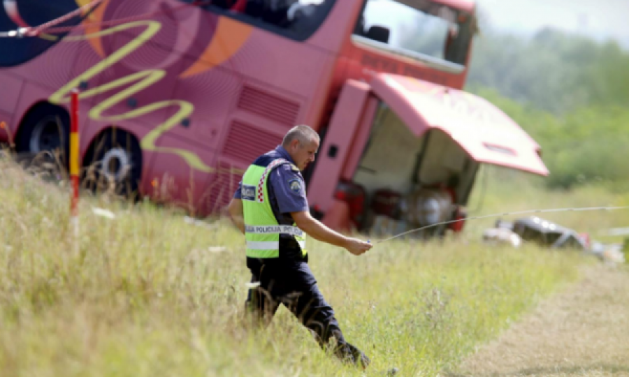  Eksperti kroat pas aksidentit ku vdiqën 10 persona: Gjumi, problemi i madh i shoferëve nga Kosova 
