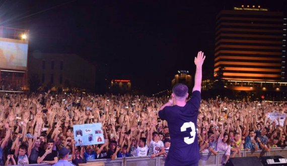 Sherr i bujshëm në koncertin e Noizyt, plas grushti mes turistëve dhe truprojave!