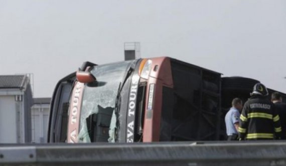 Aksidentohet autobusi në Hungari, 8 të vdekur dhe 48 të plagosur