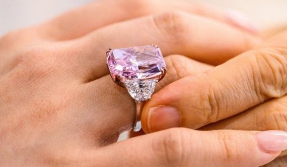 ‘The Sakura’, diamanti rozë që theu rekord si më i madhi i këtij lloji 