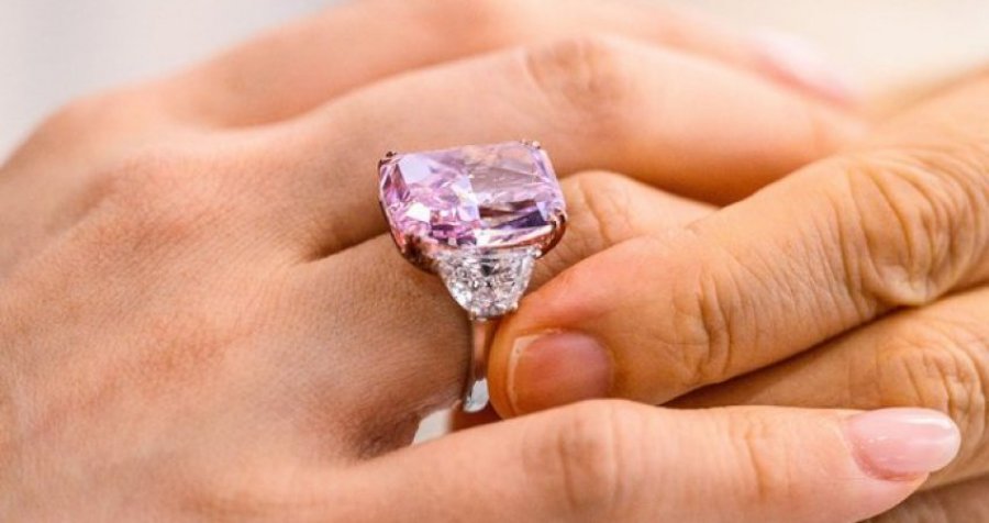 ‘The Sakura’, diamanti rozë që theu rekord si më i madhi i këtij lloji 