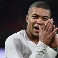 Mbappe do të qëndrojë në PSG