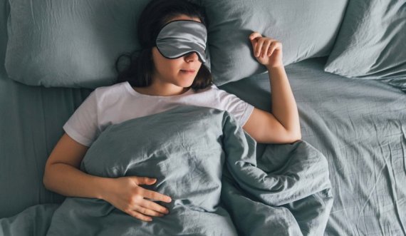 Si të ndaloni së foluri në gjumë?