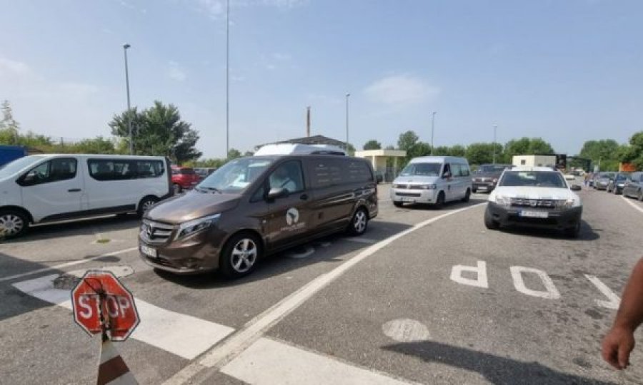  Pronari i kompanisë së funeraleve: Trupat e viktimave s’arrijnë në Kosovë edhe një orë 