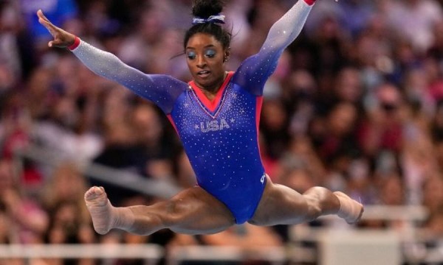 “Duhet ta mbroj shëndetin tim mendor” – Gjimnastja më e mirë amerikane tërhiqet nga finalja e madhe për medalje të artë