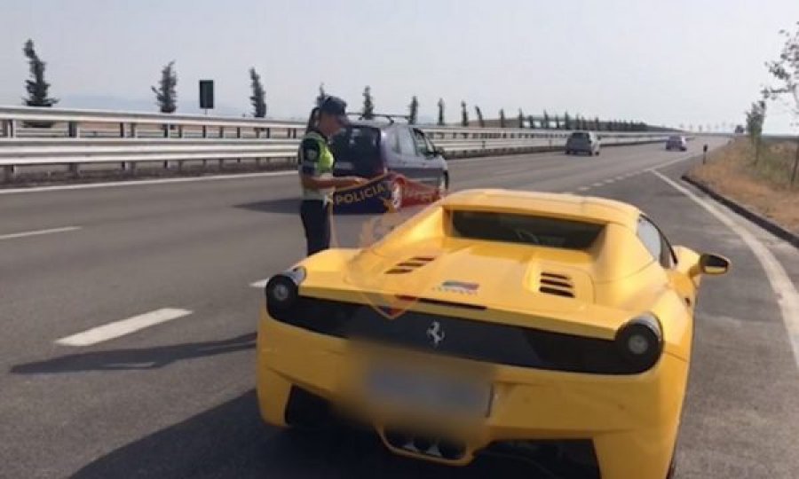 Me Ferrari “fluturon” me 231 km/h në Shqipëri, ndalet nga policia