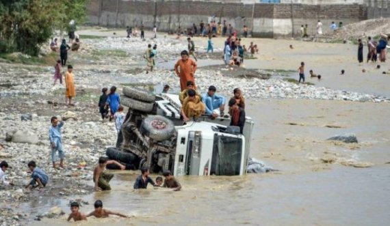 Përmbytje edhe në Afganistan: Dhjetëra të vdekur