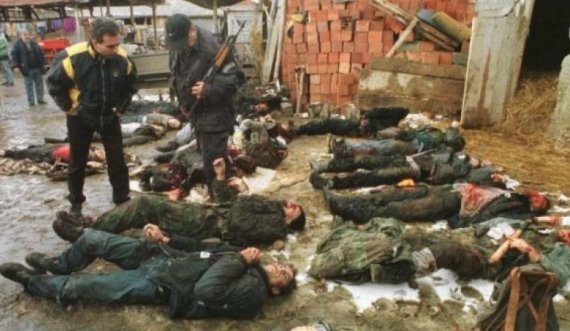 “Ata u trajnuan për të prerë kokat e njerëzve”, deklarata e Vuçiqit për kriminelët serbë