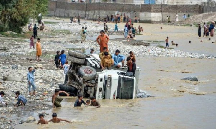 Përmbytje edhe në Afganistan: Dhjetëra të vdekur