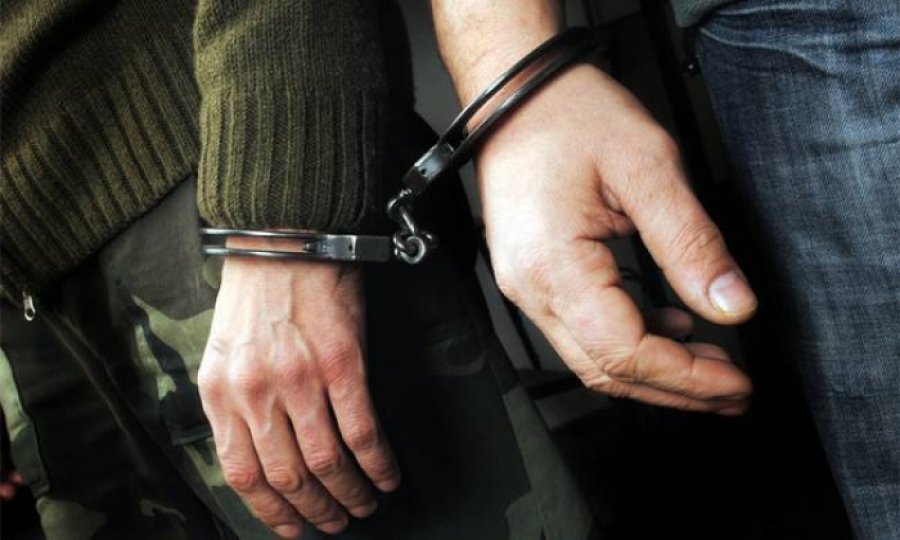 Arrestohen burrë e grua në Fushë Kosovë, kërcënuan njëri-tjetrin 