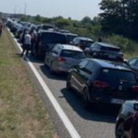 Mërgimtarët drejt Kosovës, kolona deri 20 kilometra në kufirin Kroaci-Serbi
