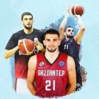 Zyrtare: Arbër Berisha vishet bardh e kaltër