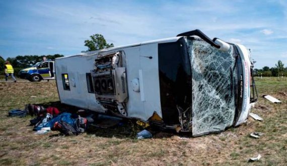 Rrotullohet afër Berlinit autobusi Beograd-Stokholm, 19 të lënduar