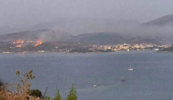 Vatra e zjarrit në Ksamil shumë pranë banesave