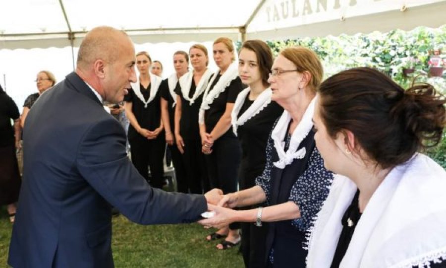  Ramush Haradinaj shkon për ngushëllime te familjet e viktimave të aksidentit, publikon foto nga vizitat 