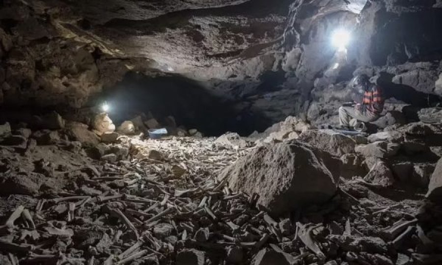  Shpella vullkanore që fsheh eshtra njerëzish dhe kafshësh 
