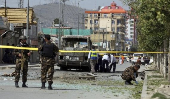  Dy autobusë goditen nga bombat, 12 të vdekur 
