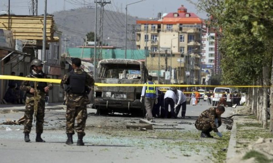  Dy autobusë goditen nga bombat, 12 të vdekur 