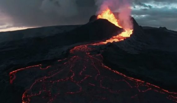  Shpërthen vullkani rreth Gadishullit Reykjanes në Islandë 