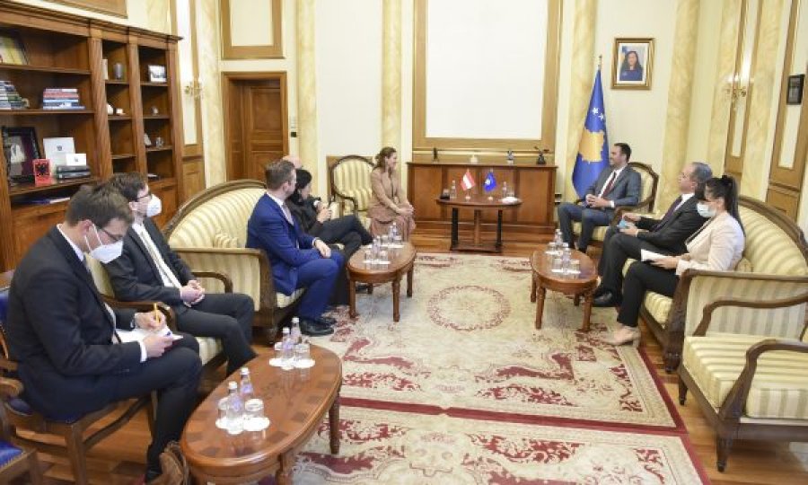 Konjufca priti në takim një delegacion të kryesuar nga deputetë austriakë, diskutojnë për bashkëpunim