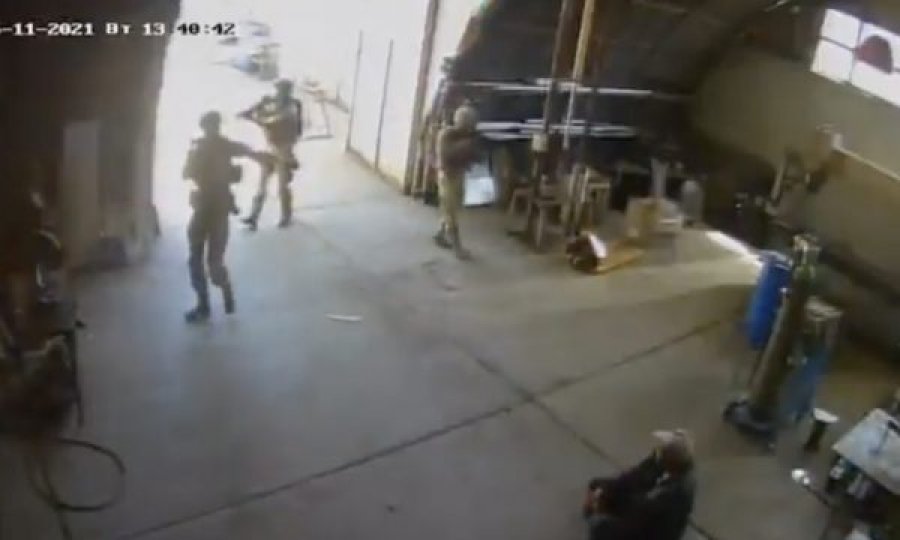 Ushtria Amerikane aksidentalisht kryen bastisje të armatosur tek një biznes privat