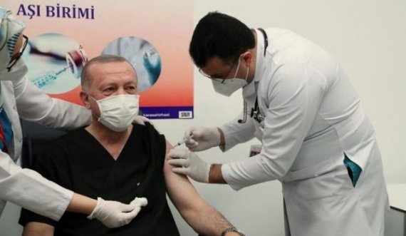 Erdogan merr dozën e tretë të vaksinës kundër koronavirusit