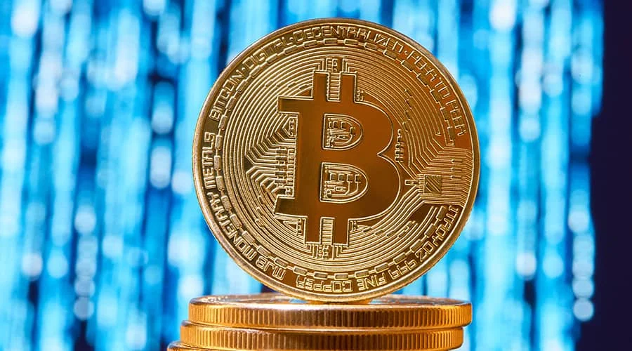 Hoxhallarët dalin kundër njëri-tjetrit për Bitcoin 