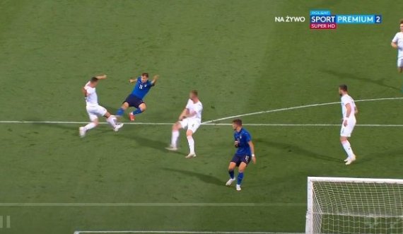 Barella e dyfishon epërsinë e Italisë