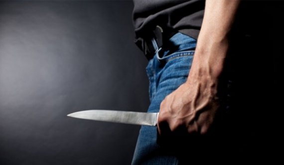 Mitrovicë: Mosmarrëveshje mes dy familjeve, 55-vjeçari godet me thikë 17-vjeçarin 