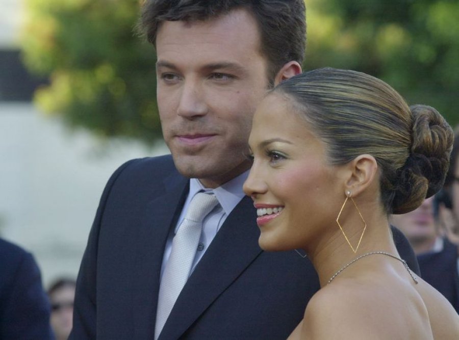 Kaloi natën në rezidencën e Jennifer Lopez, Ben Affleck fotografohet në makinën e tij duke…