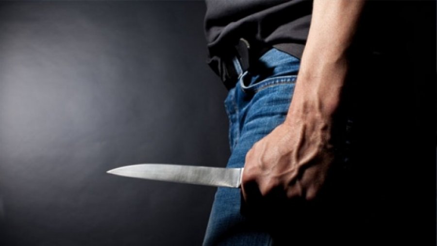 Mitrovicë: Mosmarrëveshje mes dy familjeve, 55-vjeçari godet me thikë 17-vjeçarin 