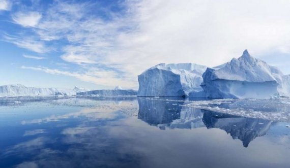 Arktiku po shkrihet dy herë më shpejt, ndikon te moti