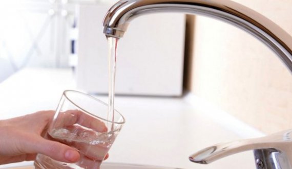 Lagjja e Spitalit mbetet pa ujë të pijshëm përkohësisht